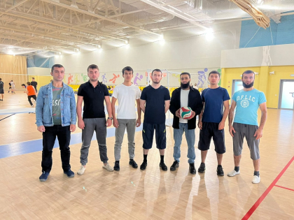На базе ледового дворца «Кузбасс» прошел третий межконфессиональный волейбольный турнир
