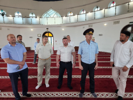В мечети «Мунира» полицейские и общественники обсудили вопросы миграции и противодействия экстремизму