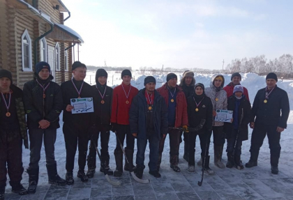 19 февраля на арене "Кышлау" деревни Зимник Юргинского муниципального округа прошёл ежегодный турнир по хоккею